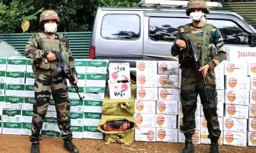 Manipur : असम राइफल्स ने मोरेह में सीमा पार तस्करी की कोशिश का भंडाफोड़ किया Manipur : असम राइफल्स ने मोरेह में सीमा पार तस्करी की कोशिश का भंडाफोड़ किया