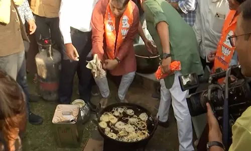 हरियाणा विधानसभा चुनाव में BJP की बढ़त पर जयपुर में भाजपा कार्यकर्ताओं ने जश्न मनाया हरियाणा विधानसभा चुनाव में BJP की बढ़त पर जयपुर में भाजपा कार्यकर्ताओं ने जश्न मनाया