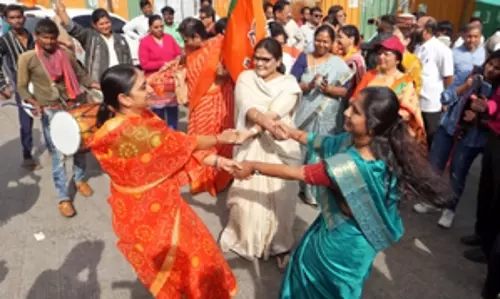 Haryana Elections: गुरुग्राम में भाजपा कार्यकर्ताओं ने जश्न मनाना शुरू किया