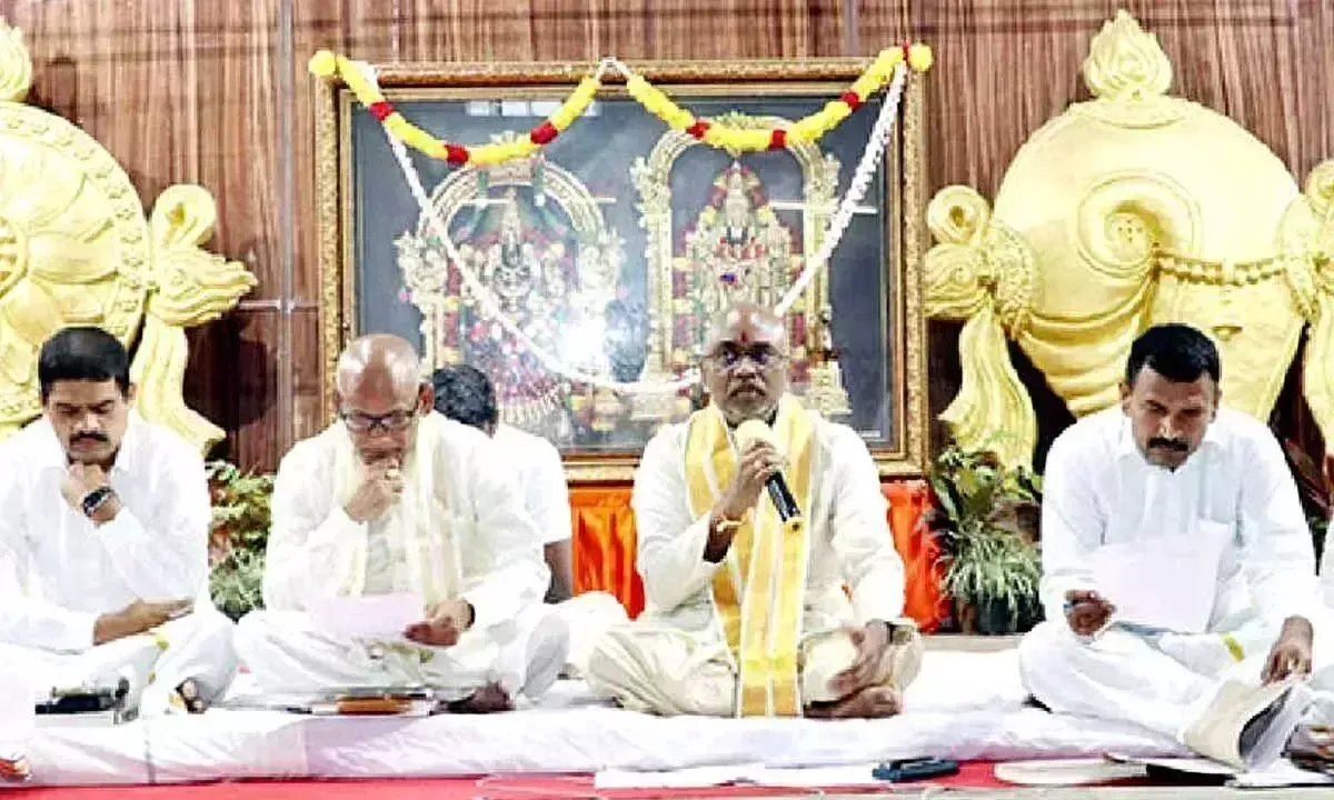 ब्रह्मोत्सव के कर्मचारियों को Team भावना से काम करने को कहा गया ब्रह्मोत्सव के कर्मचारियों को Team भावना से काम करने को कहा गया