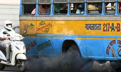 बस मालिकों ने Calcutta HC से 15 साल पुराने वाहनों के लिए 2 साल की छूट अवधि की मांग की