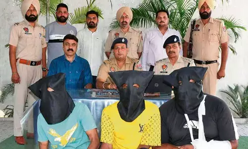 Ludhiana: तीन लुटेरे गिरफ्तार, मोबाइल, लैपटॉप, धारदार हथियार जब्त Ludhiana: तीन लुटेरे गिरफ्तार, मोबाइल, लैपटॉप, धारदार हथियार जब्त