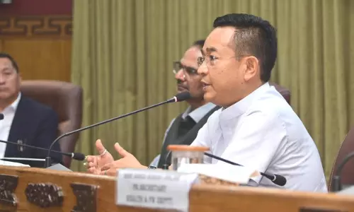 Sikkim : सीएम ने दशहरा से पहले अस्थायी कर्मचारियों के वेतन शीघ्र जारी करने का निर्देश Sikkim : सीएम ने दशहरा से पहले अस्थायी कर्मचारियों के वेतन शीघ्र जारी करने का निर्देश