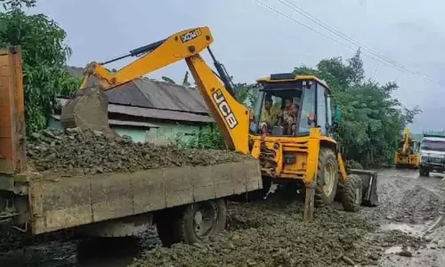 Manipur: ड्राइवर्स ने सामुदायिक सहयोग से 20 किलोमीटर सड़क की मरम्मत की