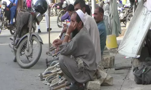 आर्थिक संकट के बीच Karachi में बेरोजगारी में वृद्धि आर्थिक संकट के बीच Karachi में बेरोजगारी में वृद्धि