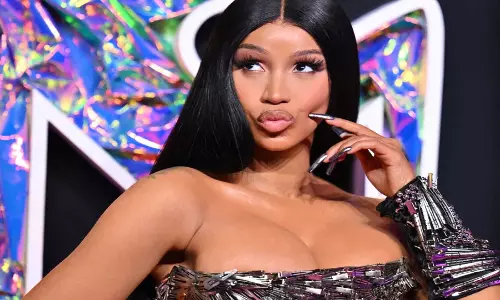 Cardi B ने एक्स यूजर की आलोचना की जिसने उन्हें बॉडी शेम किया Cardi B ने एक्स यूजर की आलोचना की जिसने उन्हें बॉडी शेम किया