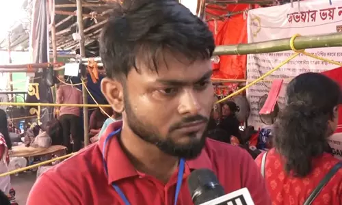 Kolkata के अस्पतालों में बेहतर सुरक्षा की मांग को लेकर जूनियर डॉक्टर 12 घंटे की भूख हड़ताल पर