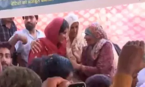 Haryana Elections: कांग्रेस की विनेश फोगाट ने लोगों के बीच मनाई जीत