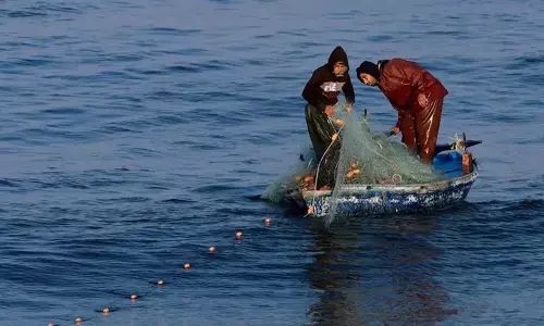 Lebanon के तटीय शहरों में मछुआरे संघर्ष में, क्योंकि इजरायल ने लगाया प्रतिबंधित Lebanon के तटीय शहरों में मछुआरे संघर्ष में, क्योंकि इजरायल ने लगाया प्रतिबंधित