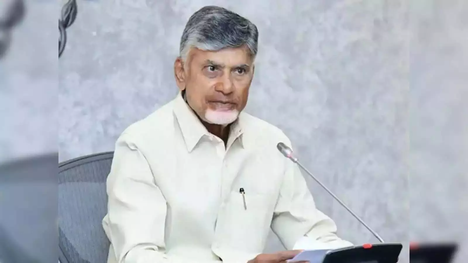 CM Naidu ने केंद्रीय मंत्रियों से मुलाकात की, प्रमुख परियोजनाओं पर चर्चा की