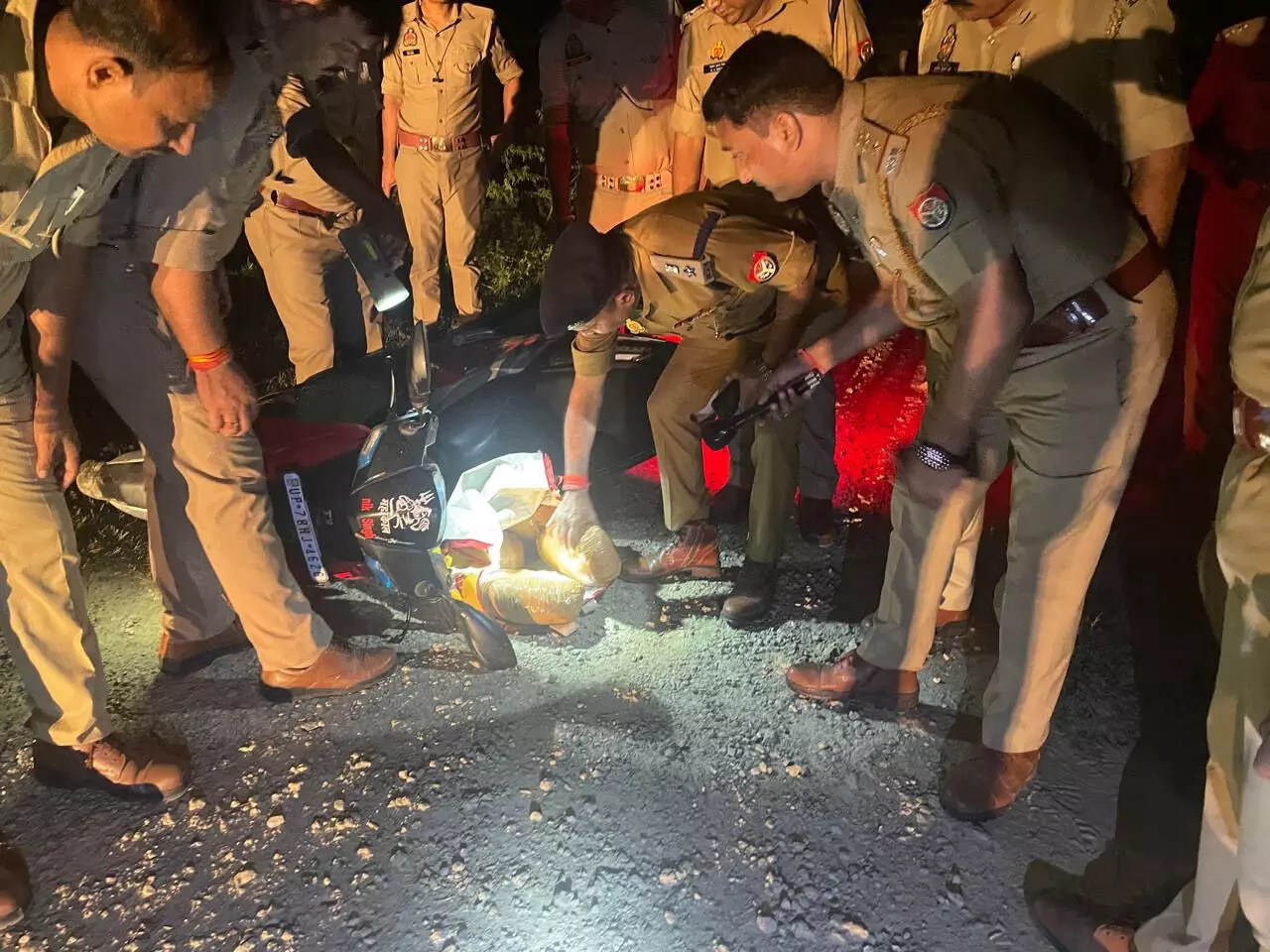 पुलिस मुठभेड़ में दो गांजा तस्कर गोली लगने से घायल, 8-10 किलो मादक पदार्थ बरामद