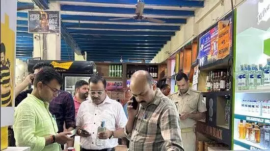 शराब की 26 दुकानों पर अधिक कीमत वसूलने पर 19.5 लाख रुपये से अधिक का जुर्माना