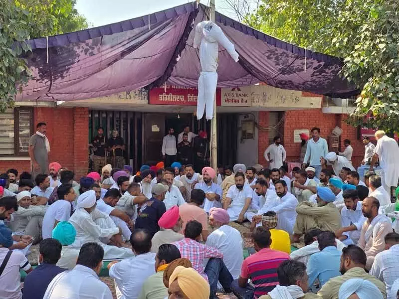 Punjab कांग्रेस प्रमुख ने नामांकन खारिज होने पर जताया विरोध, सड़क पर बिताई रात