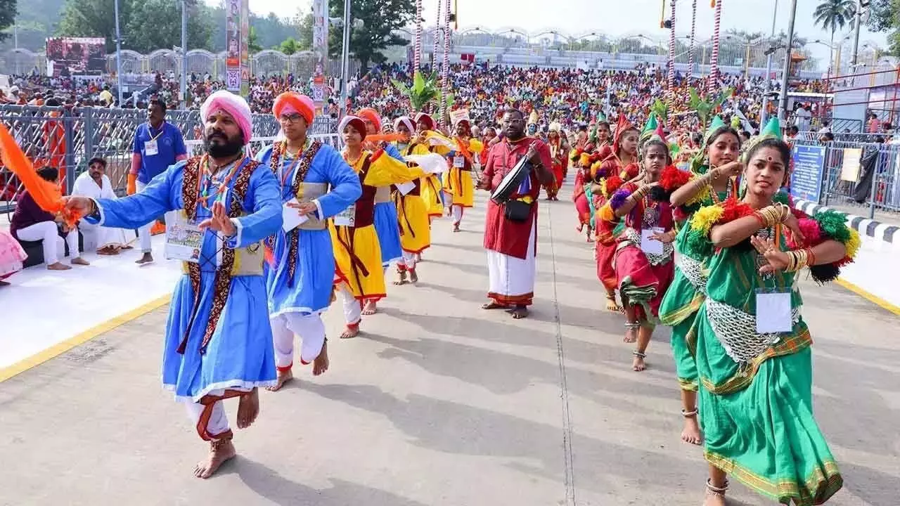 Brahmotsavam: उत्तर भारतीय कलाकारों ने अनूठी कला प्रस्तुत की