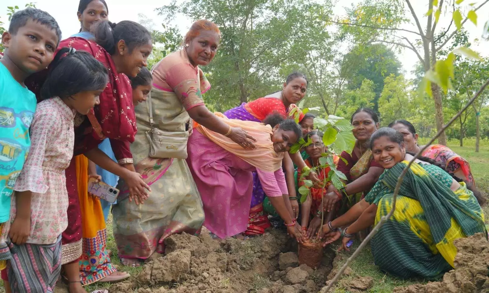 Medaram के ग्रामीणों ने मोक्का मोडुपु उत्सव मनाया, पर्यावरण संरक्षण को बढ़ावा दिया