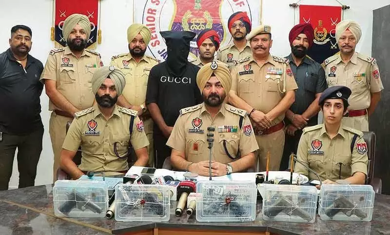 Jalandhar: हथियार तस्करी गिरोह का भंडाफोड़, सरगना 5 पिस्तौल, कारतूस के साथ गिरफ्तार