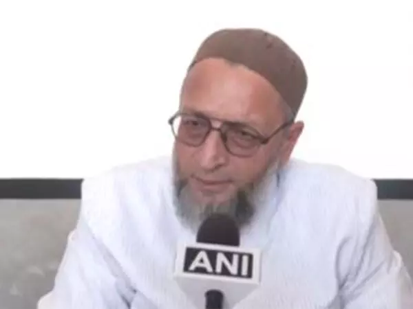 Asaduddin Owaisi ने कहा, कांग्रेस को 10 साल की सत्ता विरोधी लहर का फायदा उठाना चाहिए था