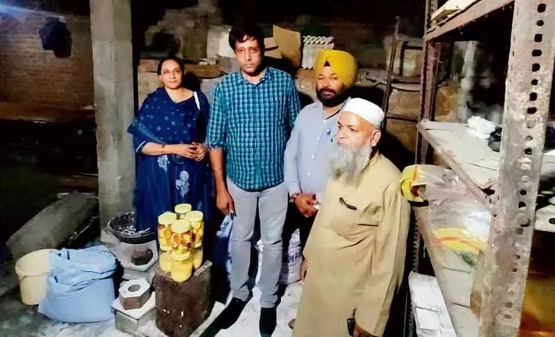 Ludhiana: स्वास्थ्य विभाग ने बेकरी पर कार्रवाई की नमूने एकत्र किए, चालान जारी