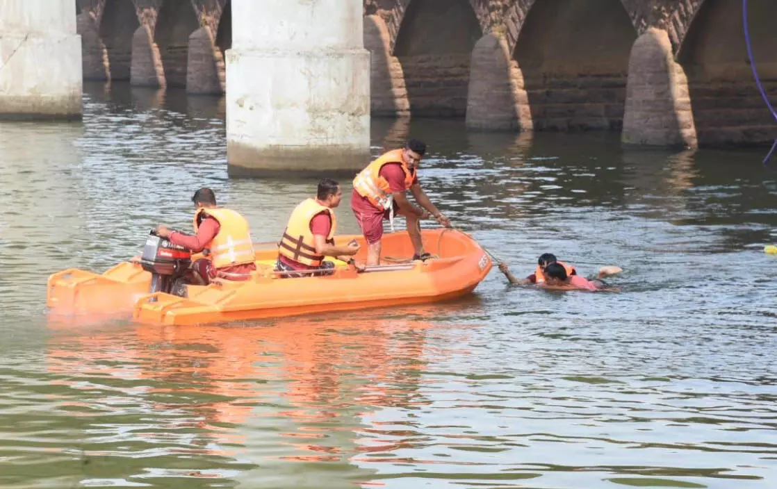 बाढ़ आपदा से बचाव के लिए NDRF ने किया शिवनाथ नदी में मॉकड्रिल