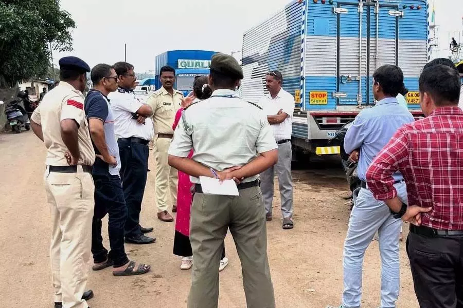 यातायात संबंधी समस्याओं के समाधान के लिए अधिकारियों ने Katbona Jetty का निरीक्षण किया