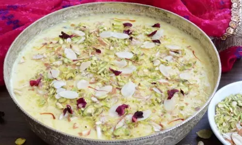 Banana Kheer: इसके सेवन से व्रत के दौरान कमजोरी दूर होती है Banana Kheer: इसके सेवन से व्रत के दौरान कमजोरी दूर होती है