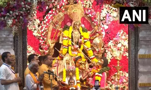 शारदीय नवरात्र के सातवें दिन छतरपुर मंदिर में हुई आरती, वीडियो