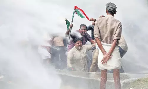 Kerala: केरल के मुख्यमंत्री ने एडीजीपी-आरएसएस बैठक पर बहस से किनारा किया Kerala: केरल के मुख्यमंत्री ने एडीजीपी-आरएसएस बैठक पर बहस से किनारा किया