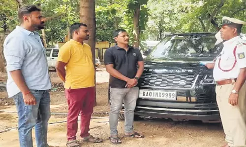 Karnataka: सीएम की सुरक्षा भंग करने के आरोप में जनार्दन रेड्डी की कार जब्त Karnataka: सीएम की सुरक्षा भंग करने के आरोप में जनार्दन रेड्डी की कार जब्त