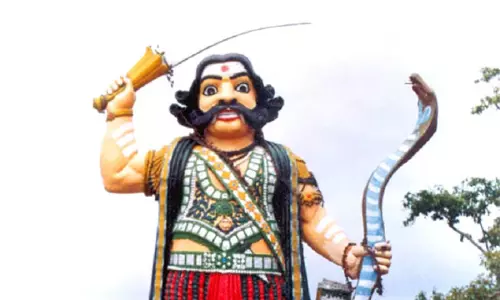 Odisha: संथाल लोग दुर्गा पूजा के दौरान शोक मनाने के साथ महिषासुर की पूजा Odisha: संथाल लोग दुर्गा पूजा के दौरान शोक मनाने के साथ महिषासुर की पूजा