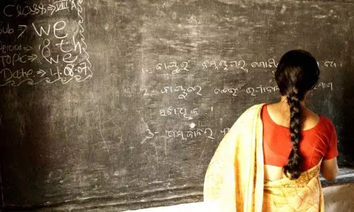 स्थानीय लोगों के विरोध के कारण 195 शिक्षक ड्यूटी पर नहीं आए स्थानीय लोगों के विरोध के कारण 195 शिक्षक ड्यूटी पर नहीं आए