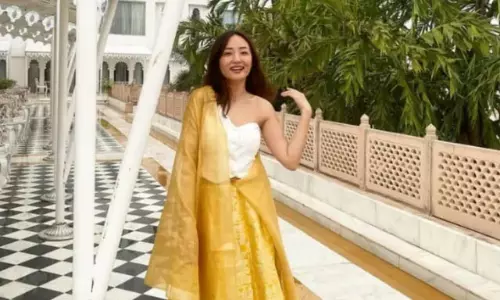 मनु पंजाबी चाम दरांग का नाम लेने की बजाय उन्हें किस करते नजर आए मनु पंजाबी चाम दरांग का नाम लेने की बजाय उन्हें किस करते नजर आए