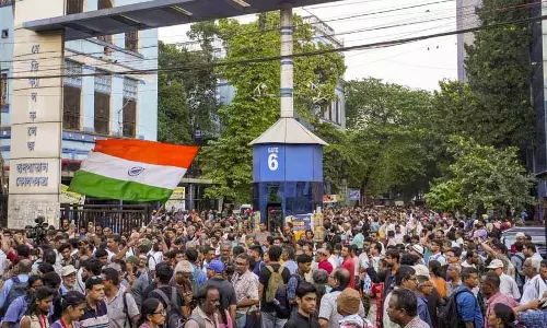 RG Kar Case: जूनियर डॉक्टर कलकत्ता के पूजा पंडालों में अपनी मांगों को लेकर पर्चे बांटेंगे