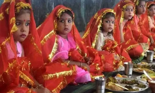 Kanya Poojan के लिए नहीं मिल रही छोटी कन्या तो करें ये काम