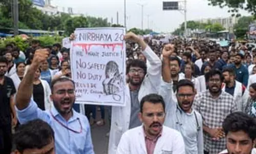 दिल्ली के डॉक्टर बंगाल के डॉक्टरों के साथ भूख हड़ताल और कैंडल मार्च में शामिल