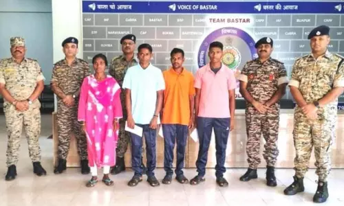 4 नक्सलियों ने डाले हथियार, एक इनामी भी शामिल