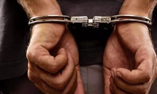Visakhapatnam: पुलिस ने हनी ट्रैप मामले में तेजी लाते हुए महिला को गिरफ्तार किया Visakhapatnam: पुलिस ने हनी ट्रैप मामले में तेजी लाते हुए महिला को गिरफ्तार किया