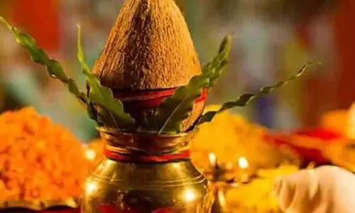 Puja के बाद कलश में रखे नारियल का उपयोग कैसे करे Puja के बाद कलश में रखे नारियल का उपयोग कैसे करे