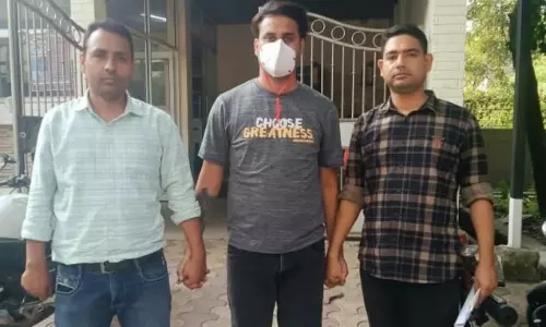 Noida: महिला को डिजिटल अरेस्ट कर ठगी का आरोपी गिरफ्तार Noida: महिला को डिजिटल अरेस्ट कर ठगी का आरोपी गिरफ्तार