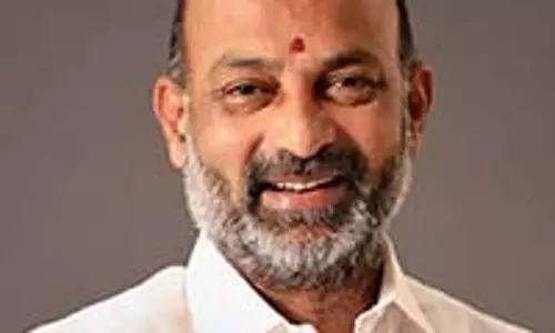 Telangana: केंद्रीय मंत्री बंदी संजय ने राजन्ना मंदिर में पूजा की Telangana: केंद्रीय मंत्री बंदी संजय ने राजन्ना मंदिर में पूजा की