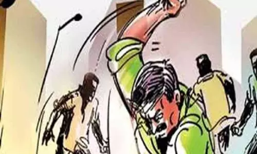 Alwar: खेत की डोल को लेकर दो पक्षों के बीच हुए विवाद , आधा दर्जन से ज्यादा लोग घायल Alwar: खेत की डोल को लेकर दो पक्षों के बीच हुए विवाद , आधा दर्जन से ज्यादा लोग घायल