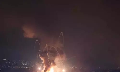 Israel द्वारा लेबनान में और अधिक सैनिक भेजे जाने के बाद हिजबुल्लाह ने रॉकेट हमले बढ़ाए Israel द्वारा लेबनान में और अधिक सैनिक भेजे जाने के बाद हिजबुल्लाह ने रॉकेट हमले बढ़ाए