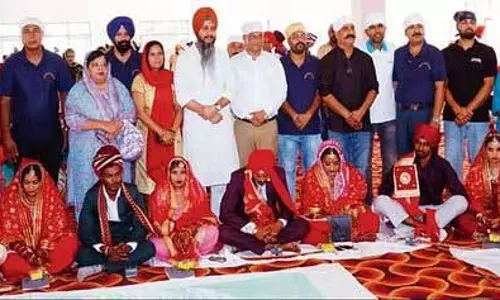Jalandhar: सामूहिक विवाह समारोह में आठ जोड़े परिणय सूत्र में बंधे Jalandhar: सामूहिक विवाह समारोह में आठ जोड़े परिणय सूत्र में बंधे