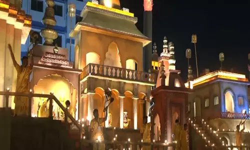 चेतिया अग्रणी Durga Puja मनाने के लिए बड़ी संख्या में श्रद्धालु उमड़े चेतिया अग्रणी Durga Puja मनाने के लिए बड़ी संख्या में श्रद्धालु उमड़े