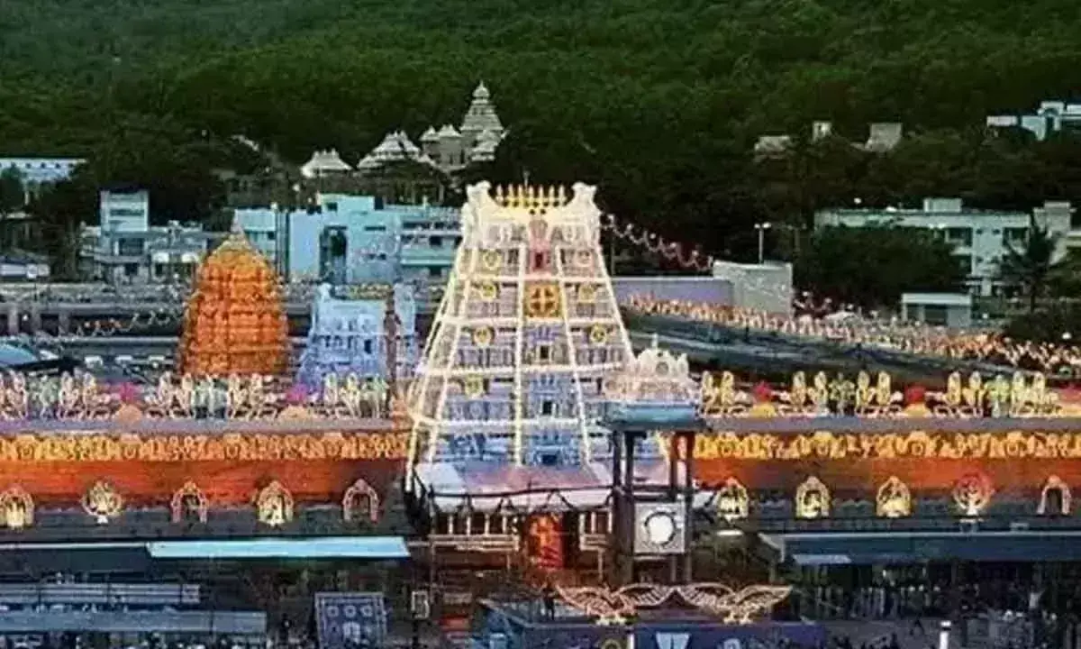 Tirumala ब्रह्मोत्सवम: देवता आज हनुमा वाहनम पर सवार होते हैं Tirumala ब्रह्मोत्सवम: देवता आज हनुमा वाहनम पर सवार होते हैं