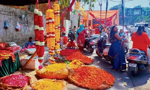 Ludhiana MC फूलों के कचरे को अगरबत्ती में बदलने के लिए प्लांट लगाने की योजना Ludhiana MC फूलों के कचरे को अगरबत्ती में बदलने के लिए प्लांट लगाने की योजना