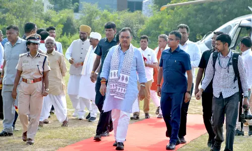 Dungarpur: मुख्यमंत्री भजन लाल शर्मा पहुंचे डूंगरपुर हेलीपैड पर दिया गार्ड ऑफ ऑनर