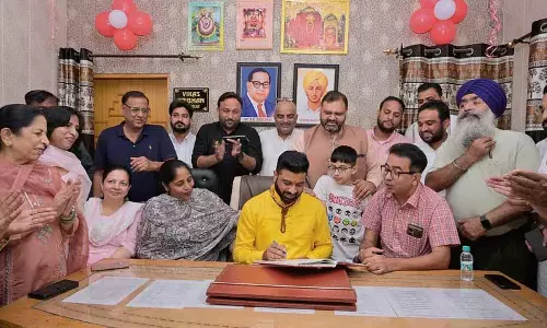 AAP पार्षद ने अहमदगढ़ MC अध्यक्ष का पदभार संभाला AAP पार्षद ने अहमदगढ़ MC अध्यक्ष का पदभार संभाला