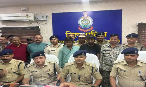 ढाई करोड़ की लूट मामले में दो और गिरफ्तार, कट्टा के साथ पकड़ाए ढाई करोड़ की लूट मामले में दो और गिरफ्तार, कट्टा के साथ पकड़ाए