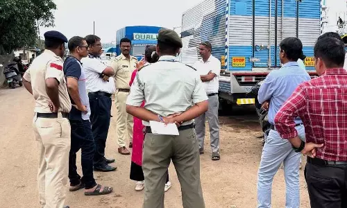 यातायात संबंधी समस्याओं के समाधान के लिए अधिकारियों ने Katbona Jetty का निरीक्षण किया