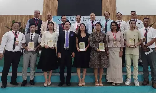 Nagaland : टॉपर्स को मयंगनोक्चा पुरस्कार प्रदान किए गए Nagaland : टॉपर्स को मयंगनोक्चा पुरस्कार प्रदान किए गए